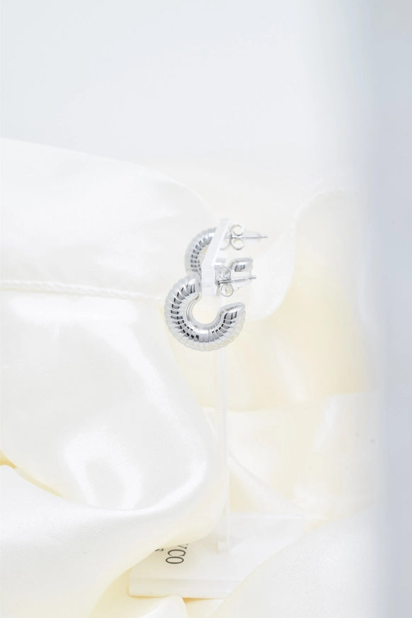 Chunky gestreepte mini hoops zilverkleurig