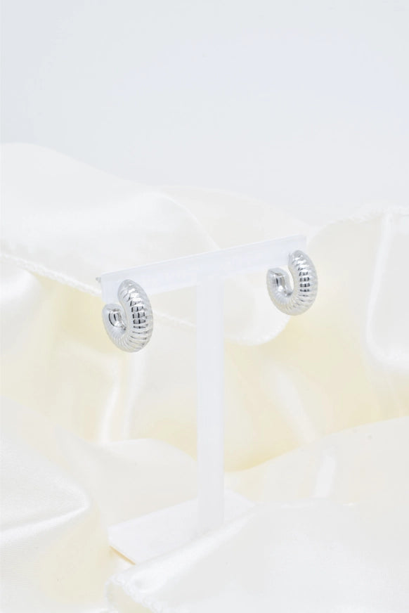 Chunky gestreepte mini hoops zilverkleurig