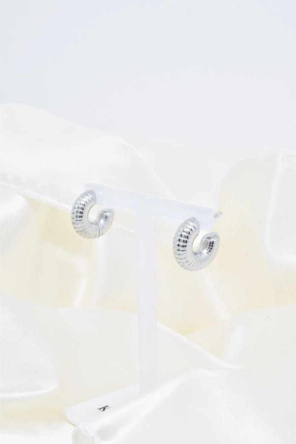 Chunky gestreepte mini hoops zilverkleurig