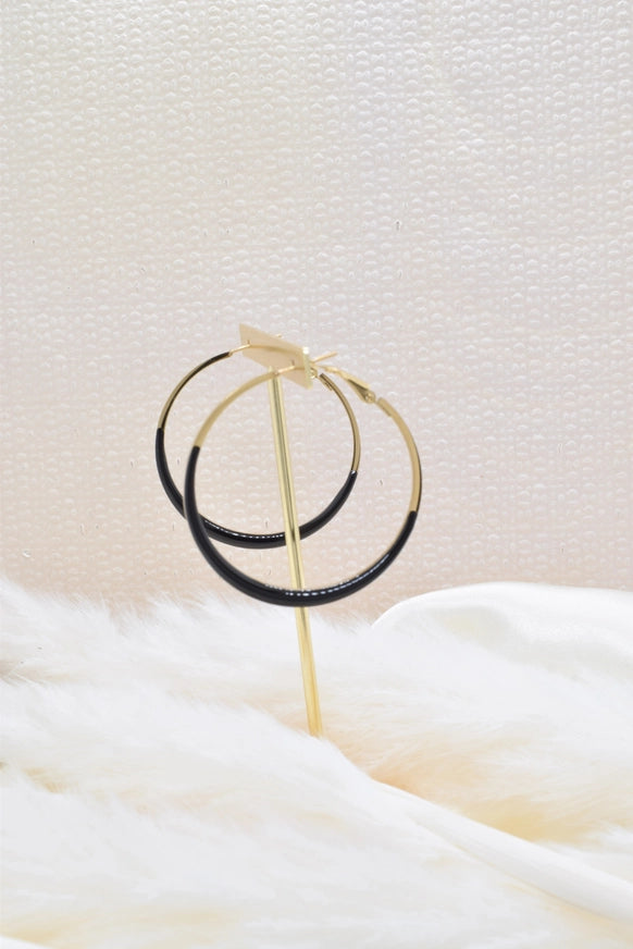 Gouden hoops met zwarte details