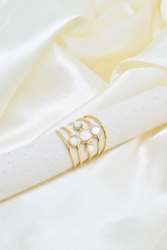 Ring met vijf parelmoer stenen