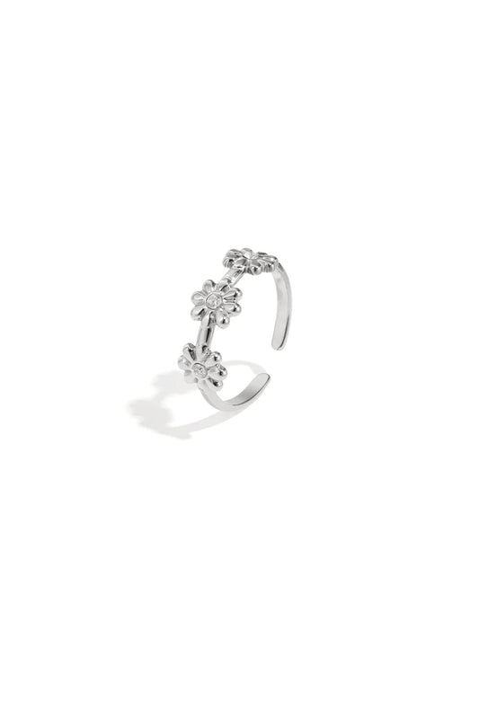 Bloemetjes ring met steentjes zilverkleurig