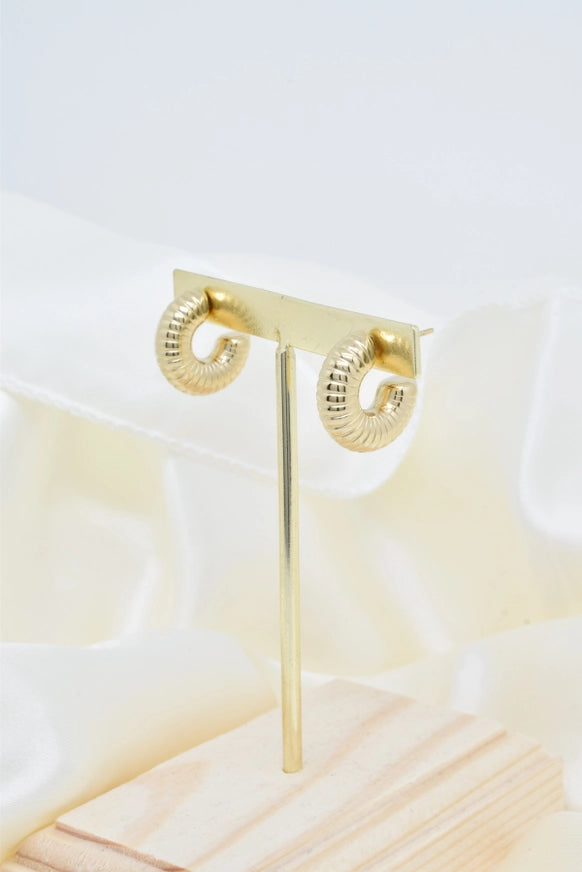 Chunky gestreepte mini hoops goudkleurig