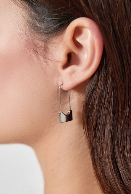 Safety pin oorbellen