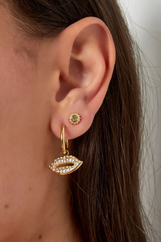Lips met strass oorbellen
