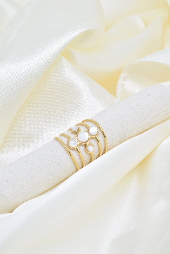 Ring met vijf parelmoer stenen